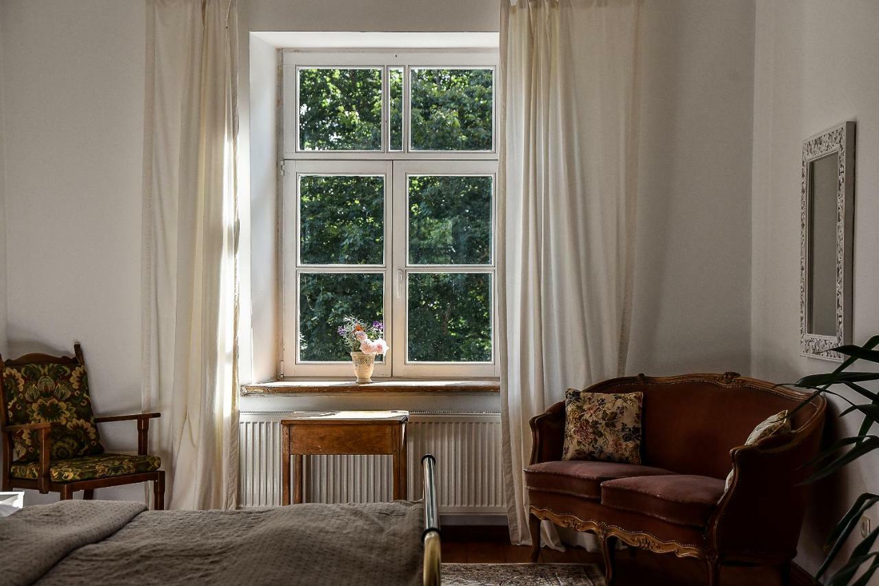 Maras Manor Hotell Turlava Exteriör bild