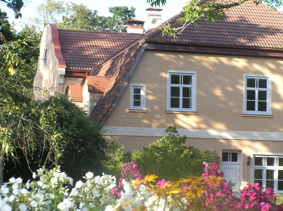 Maras Manor Hotell Turlava Exteriör bild