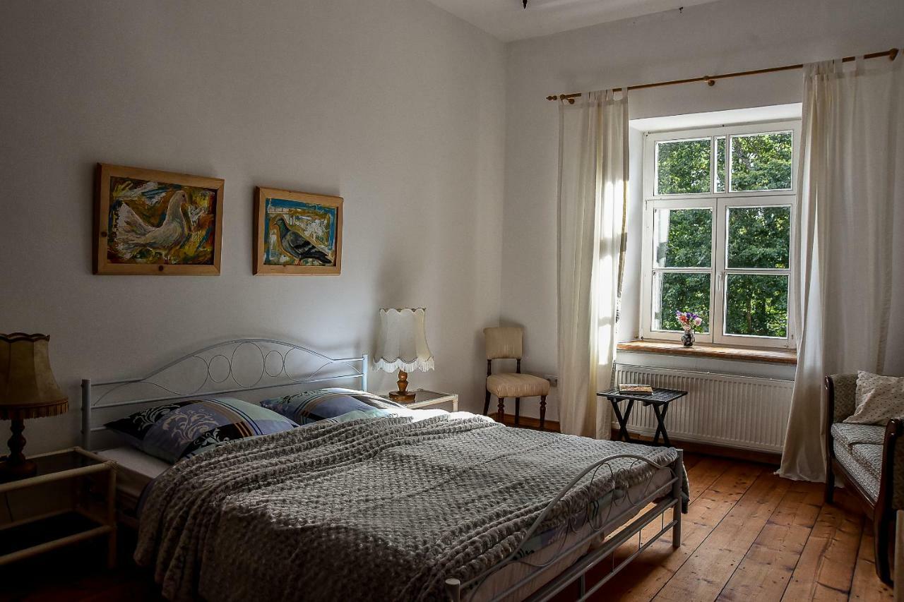 Maras Manor Hotell Turlava Exteriör bild