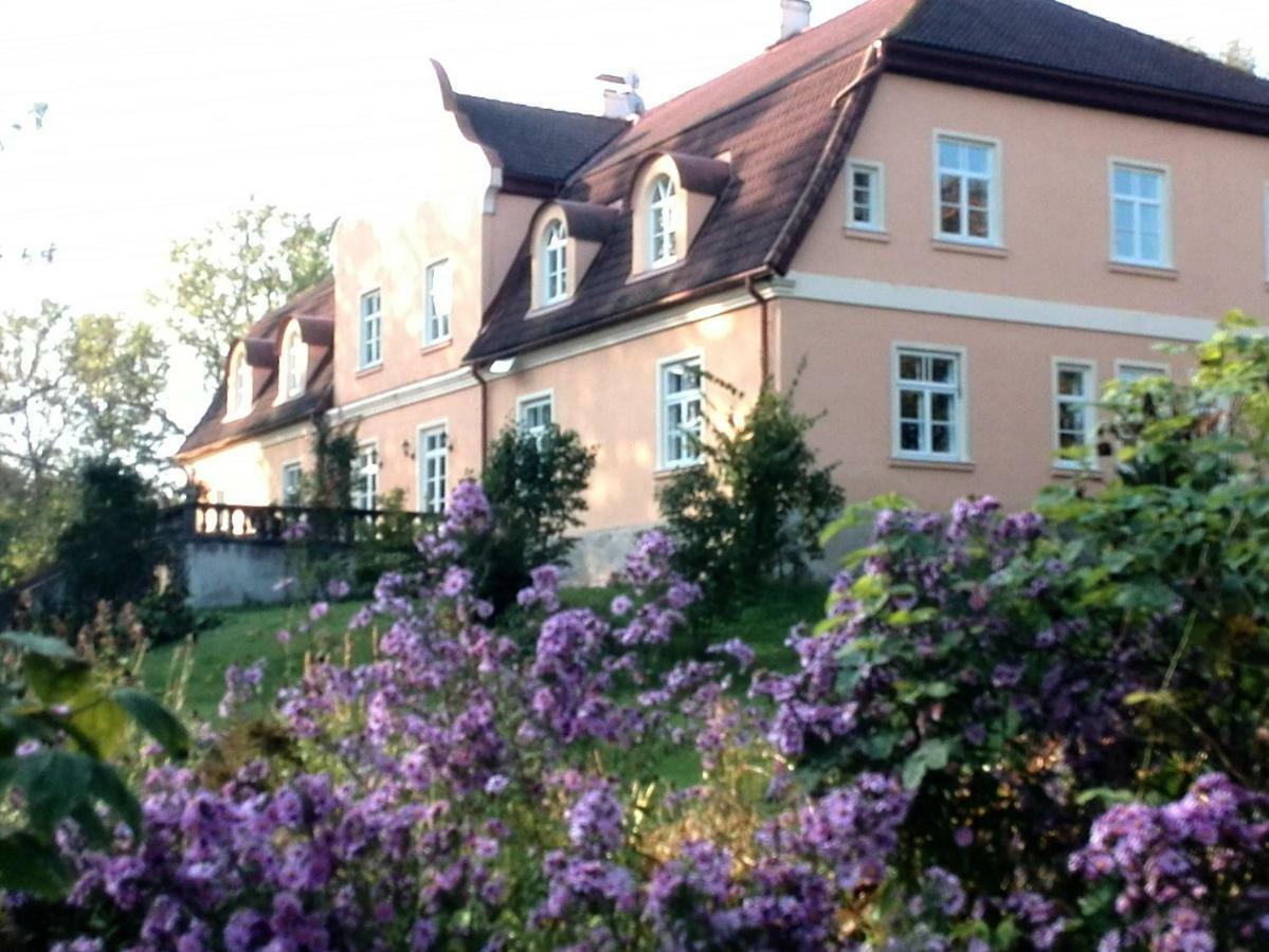 Maras Manor Hotell Turlava Exteriör bild